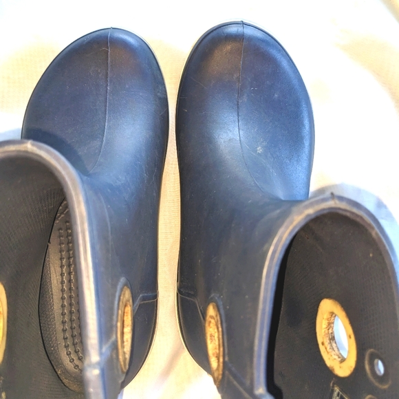 Crocs Navy Jaunt Shorty Women's Rain Boots - Picture 6 of 13